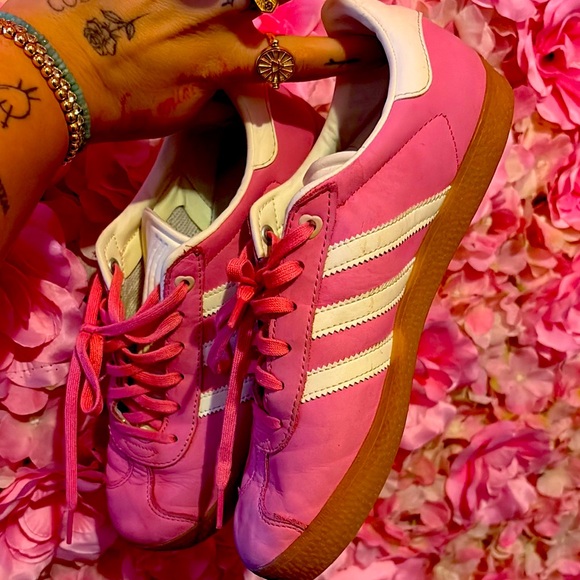 Adidas Pink and White Sneakers Suede Classic - Picture 1 of 3
